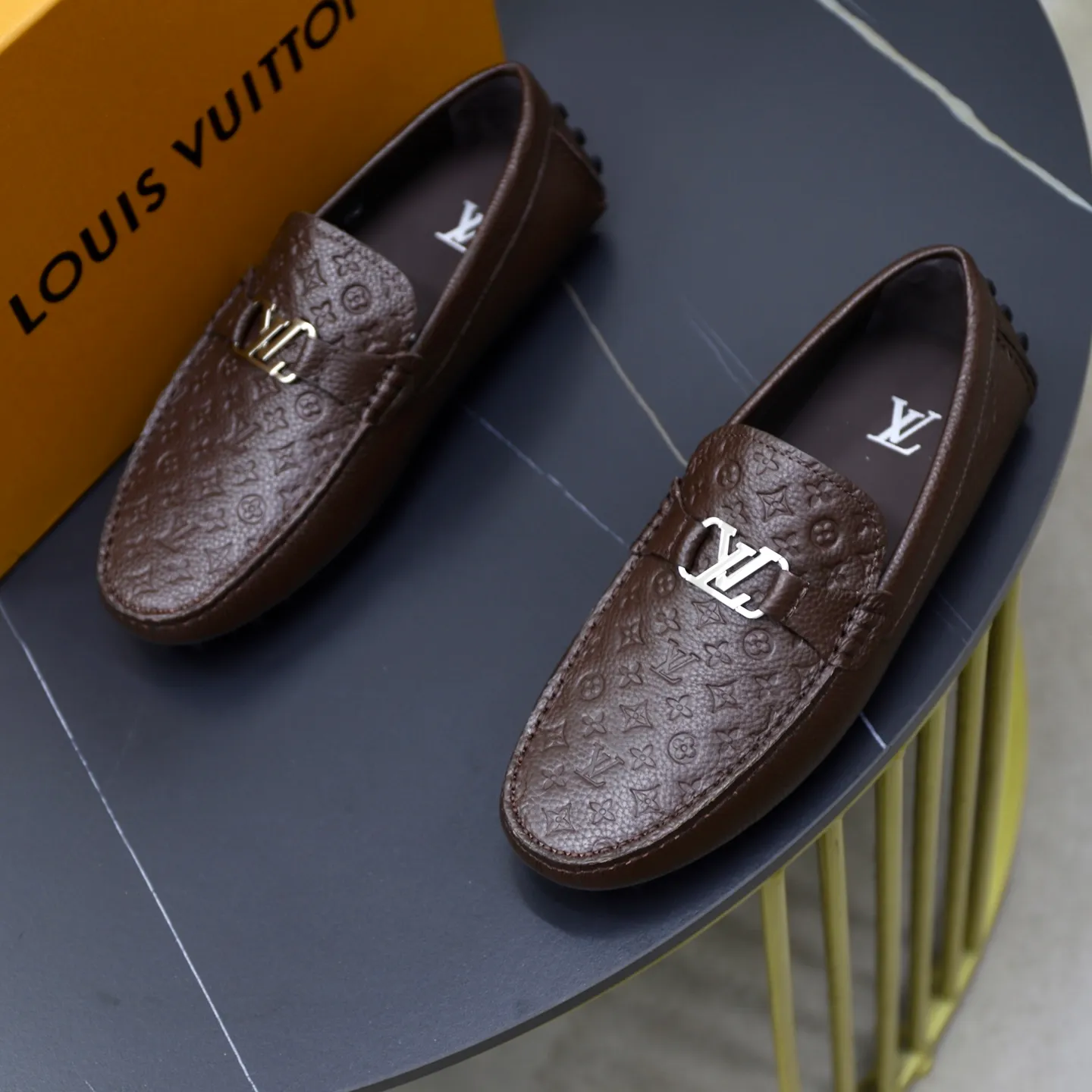 Ex-factory price: 480💰【LV】Louis Vuitton ⚠️High-end men’s driving and pedal series ⚠️38-44 (customized for 45) ⚠️All original cowhide leather! Thick and soft! Made entirely of calfskin lining! The latest non-slip beanie sole! Three-dimensional package technology! Fashionable and classic! Handicrafts! Original high quality! Feel free to compare!